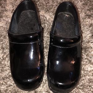 Black patent clog